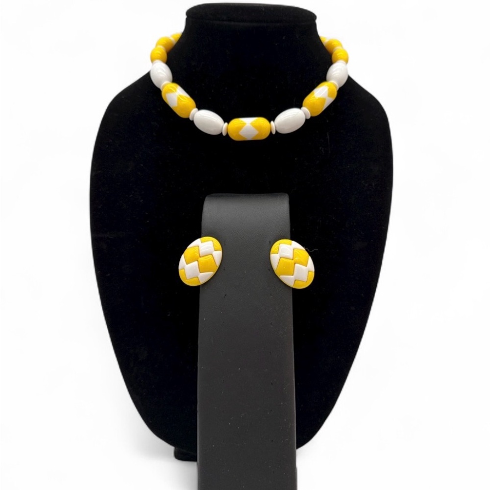 Vintage Avon Sunsations 1987 Earrings & Necklace Set- Lucite- Hidden Clasp